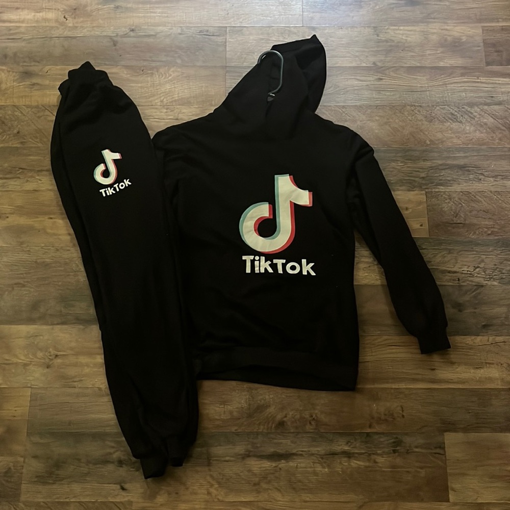 TikTok hoodie & sweatpants ( hasn’t been worn )